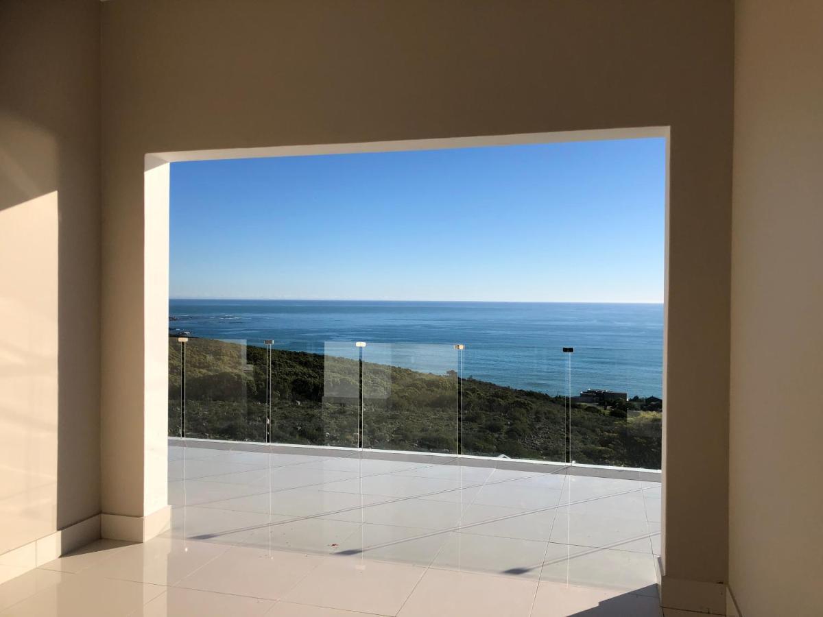 Camps Bay Blue Self-Catering Studios Кейптаун Екстериор снимка