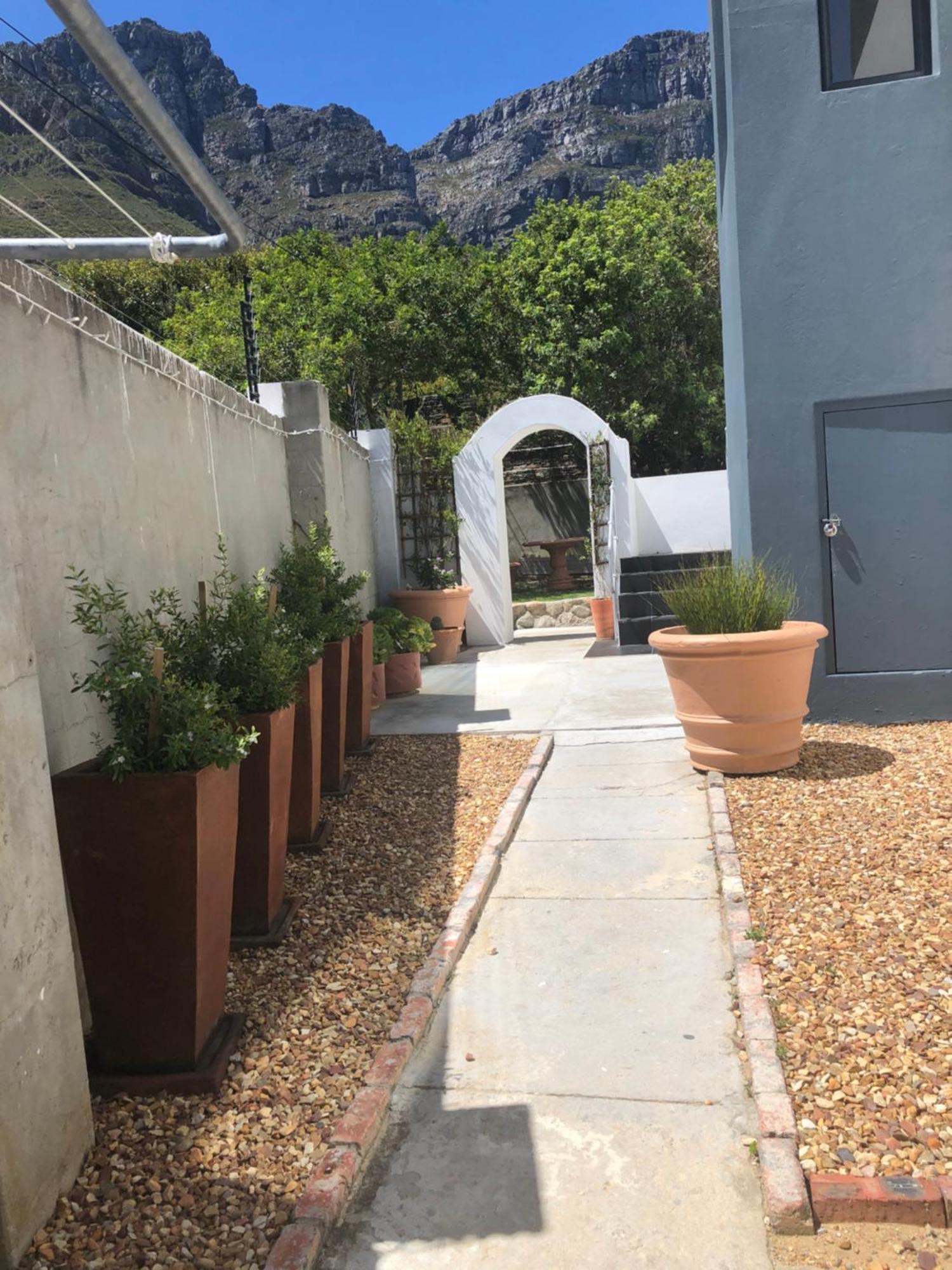 Camps Bay Blue Self-Catering Studios Кейптаун Екстериор снимка
