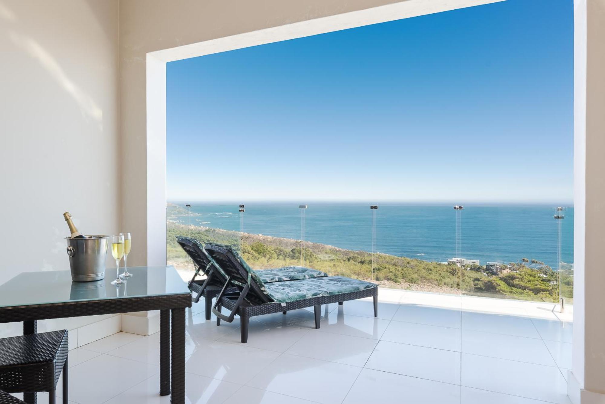 Camps Bay Blue Self-Catering Studios Кейптаун Екстериор снимка