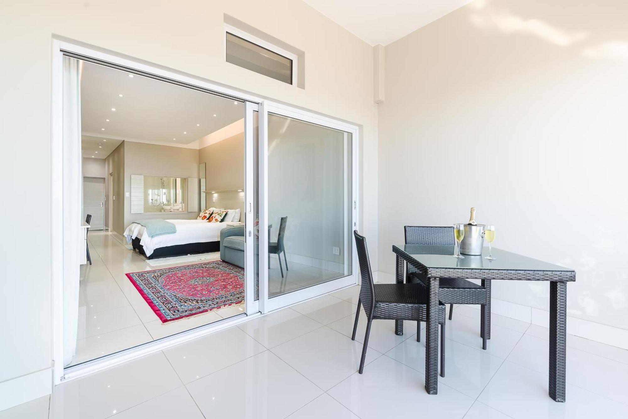 Camps Bay Blue Self-Catering Studios Кейптаун Екстериор снимка