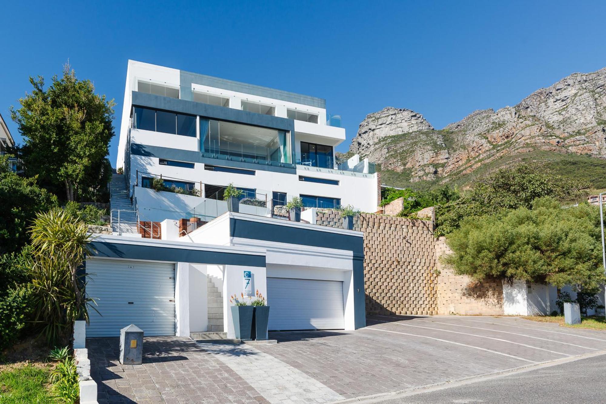 Camps Bay Blue Self-Catering Studios Кейптаун Екстериор снимка