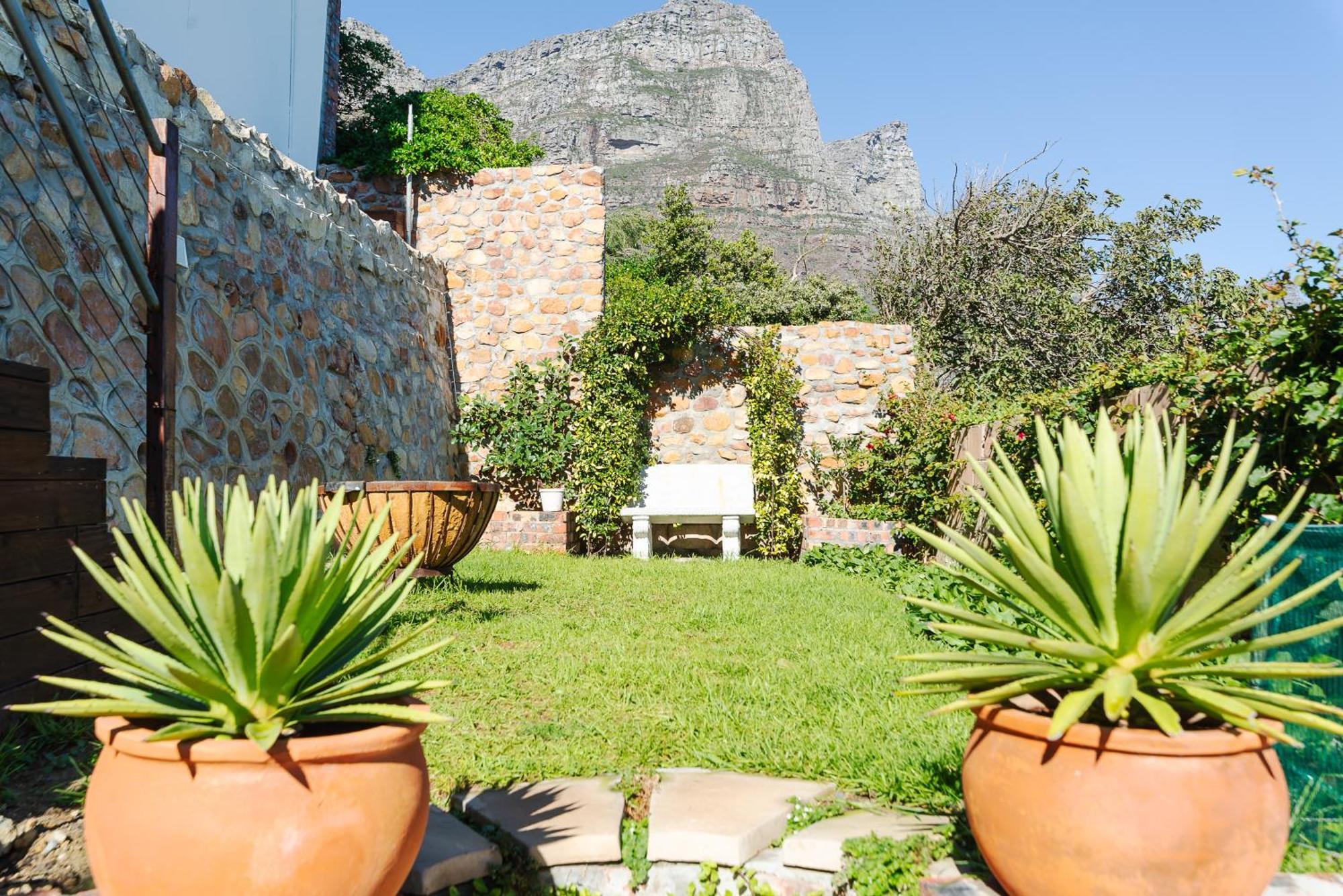 Camps Bay Blue Self-Catering Studios Кейптаун Екстериор снимка